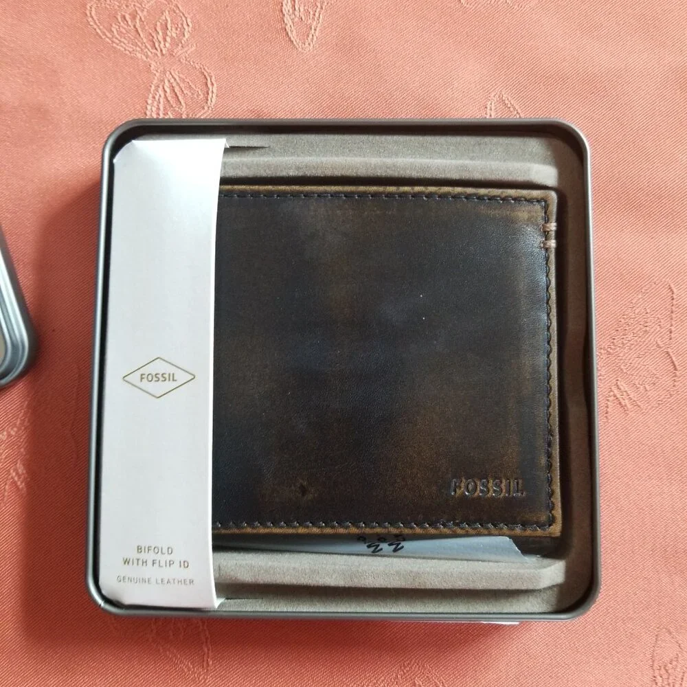 Men's Wade Leather Bifold with Flip ID Wallet, Black, (Model: ML3882001)